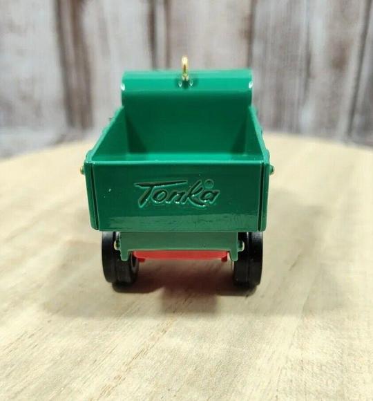 2000 Hallmark Keepsake Ornament Red Tonka Dump Truck NIB - Picture 6 of 8